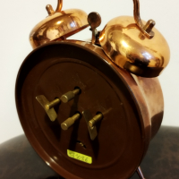Стар механичен будилник, настолен часовник, снимка 4 - Антикварни и старинни предмети - 44809447