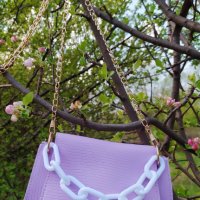 Дамска чанта от еко кожа , лилава, с бяла верига, снимка 5 - Чанти - 35926232