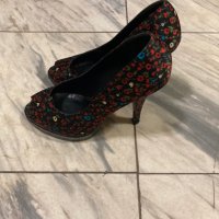 Обувки, снимка 1 - Дамски обувки на ток - 44272297