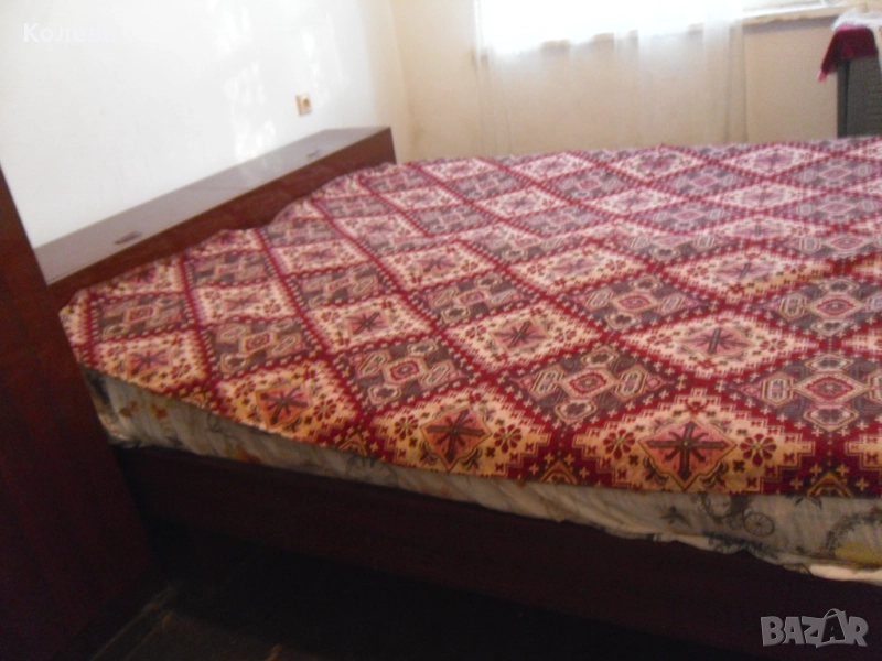 Спалня с четирикрилен гардероб, снимка 1