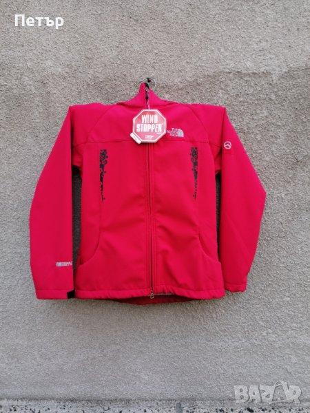 Продавам чисто ново дамско червено яке софт шел The North Face, снимка 1