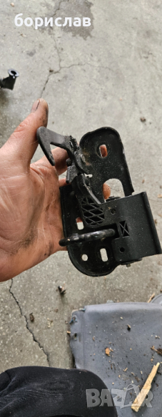 Закопчалка преден капак за пасат б6 , снимка 1