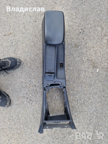 Табло с airbaga ,жабkата подлакътник и лайсна Volvo v40 , снимка 17 - Части - 45813258