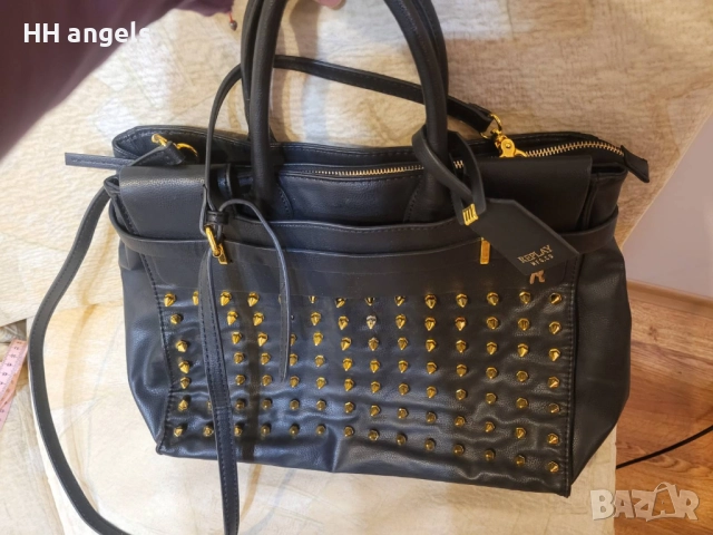 Replay черна чанта със златисти шипове