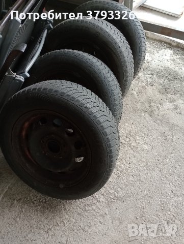 Метални джанти от БМВ Е46 с зимни гуми.Цената е за всички 