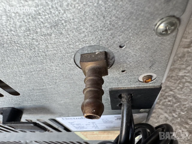 Electrolux-хладилник на газ - 12V - 220V, снимка 7 - Хладилни чанти - 51150144