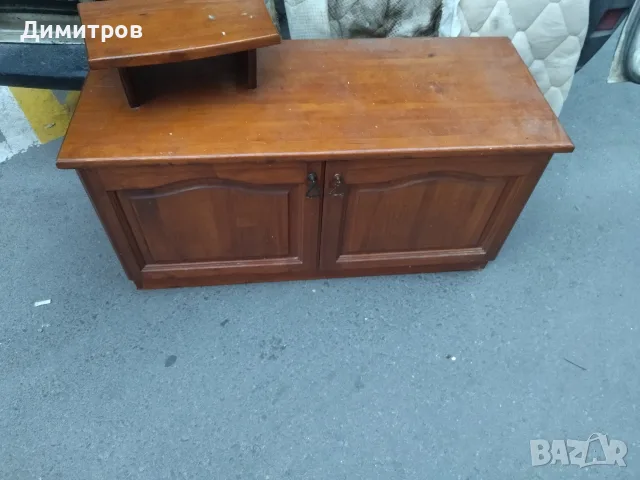 Дървено шкафче масив