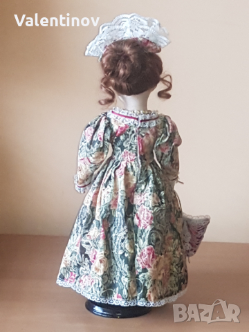 Порцеланова кукла със стойка , снимка 3 - Кукли - 36293671