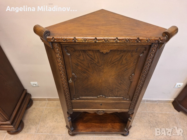 Винтидж ъглов шкаф с богата дърворезба , снимка 2 - Шкафове - 52428710