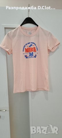 Nike дамска тениска , снимка 2 - Тениски - 41310443