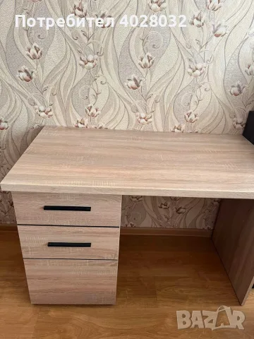 Бюро с масивно дърво и дъбов декор
