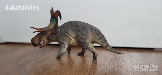 Фигура на динозавър Lokiceratops rangiformis, снимка 2 - Колекции - 49698516