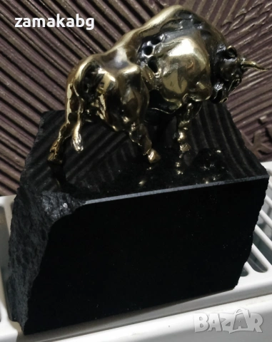 Бронзова пластика бик с поставка естествен камък черен гранит, снимка 4 - Статуетки - 53810994