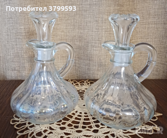 Стари стъклени шишенца за олио и оцет, снимка 1