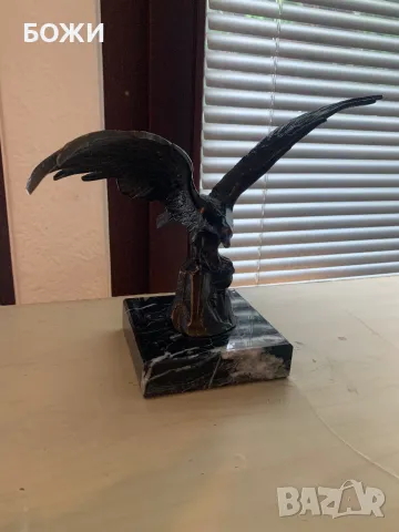 Масивна бронзова статуетка „Орел“ с мраморна основа, снимка 2 - Антикварни и старинни предмети - 50332025