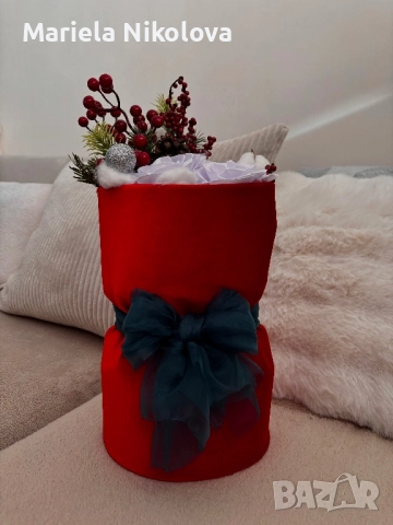 Празничен букет със сатенени ръчно изработени рози, снимка 2 - Коледни подаръци - 52702958