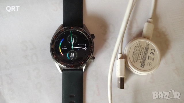 часовник HUAWEI,напълно работещ,със зарядно