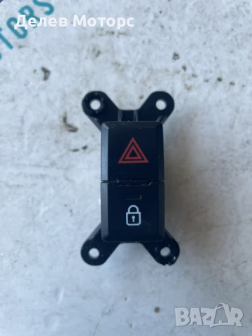 Бутон за аварийни светлини и заключване 93790-K7000 от Hyundai I10 1.0 MPI, 67 кс., 5 ск.