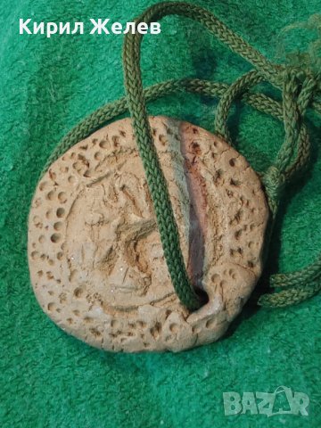 ГЛИНЕН АРТ МЕДАЛЬОН РЪЧНО ИЗРАБОТЕН и ОРНАМЕНТИРАН с ШНУРЧЕ НАТУРАЛНА ГЛИНА УНИКАТ 75221, снимка 9 - Колиета, медальони, синджири - 35526785