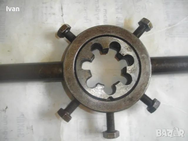 1 1/4" Цол Ръчна Резбонарезна ПЛАШКА за резби тръби с държач НОВА Немска Метрична Цолова 90см/3,2кг, снимка 10 - Други инструменти - 47318683