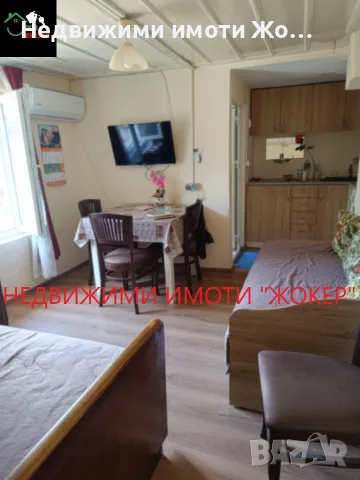 Къща с двор в гр. Свищов, снимка 2 - Къщи - 56349253