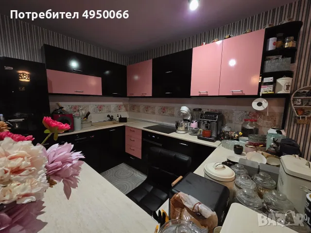 Стилна къща с апартамент, готова за живеене