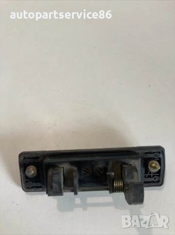 Дръжка за отваряне на заден капак за Mazda 626 2.0 TDI Estate (2001), снимка 3 - Части - 53696421