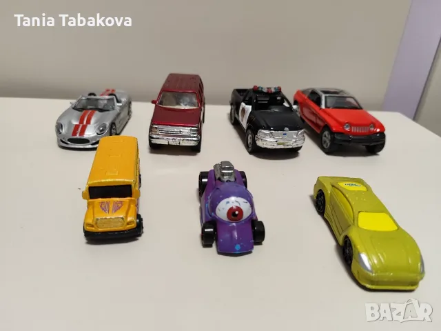 Комплект от 7 метални колички, включва и с променящи се цветове 