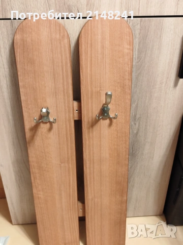 Продавам двойна закачалка за стена  10 евро