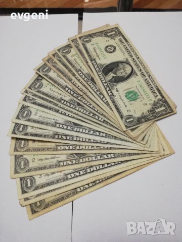 банкноти от по 1 долар