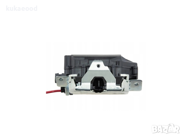 Машинка за заключване на багажник за Mercedes ML W164, снимка 4 - Части - 44602102