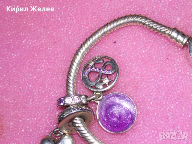 PANDORA ПРЕКРАСНА ГРИВНА с ИСКРЯЩИ КРИСТАЛИ и ЕМАЙЛ МНОГО ЕФЕКТНА КРАСИВА 31185, снимка 15 - Гривни - 44406326