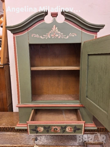 Шкаф за стена ръчно изрисуван , снимка 4 - Шкафове - 51314373