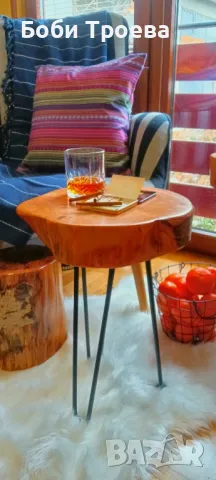 Бутикова холна маса с кръгла форма изработена от масивно дърво (бук)