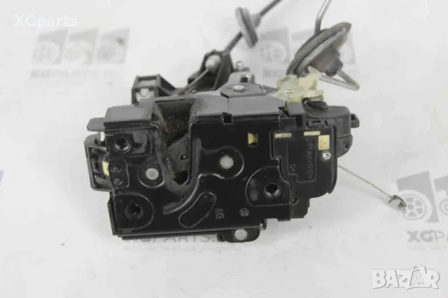 Брава врата предна дясна за Volkswagen Caddy III (2004-2010), снимка 2 - Части - 49568436