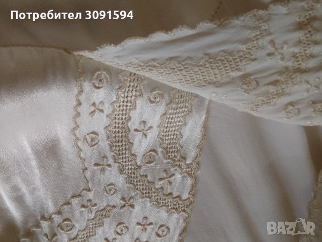 19 век Дамска нощница бродирана  бял копринен сътен, снимка 6 - Антикварни и старинни предмети - 41703315