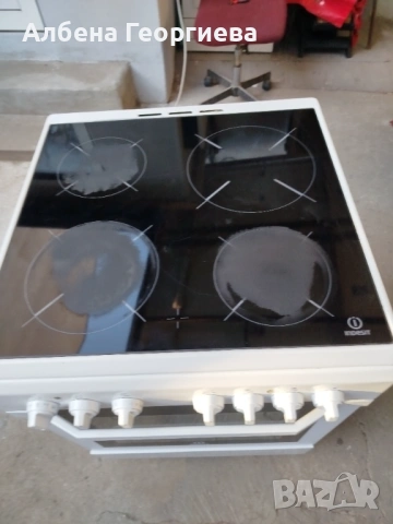 Готварска печка Indesit стъклокерамичен плот, снимка 11 - Печки, фурни - 53793840