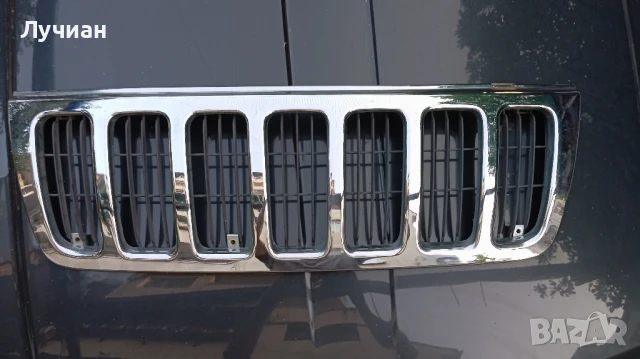 Jeep grand Cherokee решетка 2000/2003, снимка 1 - Части - 50625192