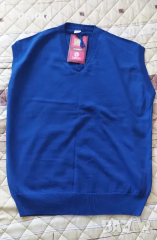 Два пуловера без ръкав, V- образно деколте 