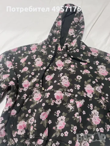 Дамски къс суичър с качулка и цветен принт (Crop hoodie), снимка 2 - Суичъри - 56215137