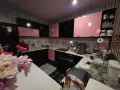 Стилна къща с апартамент, готова за живеене, снимка 1