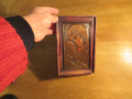Стара красива медна икона на Богородица с младенеца в дървена рамка - притежавайте тази икона и нека, снимка 2