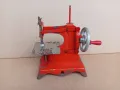 ламаринена метална играчка шевна машина 60те, снимка 1