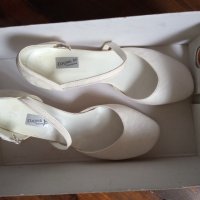 Бели обувки на ток 36/37 номер, снимка 1 - Дамски обувки на ток - 39809761