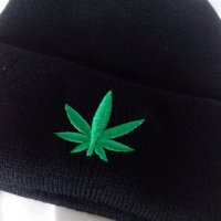 Зимна шапка с марихуана , снимка 3 - Шапки - 34374253