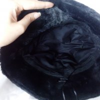 Дамска зимна плюшена шапка в черен цвят, снимка 5 - Шапки - 39070676