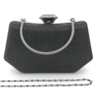 Малка дамска официална чанта с нестандартен дизайн, снимка 2 - Чанти - 44784123