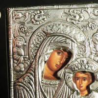 красива икона на богородица, Дева Мария с младенеца във византийски стил с метален обков, снимка 2 - Икони - 36117817