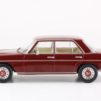 Mercedes-Benz 200D W115 от 1968 - мащаб 1:24 на Hachette модела е нов в блистер, снимка 3 - Колекции - 42624150