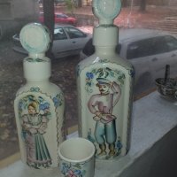 Руски порцелан две бутилки и чашка с казашки мотиви, снимка 2 - Антикварни и старинни предмети - 34442558